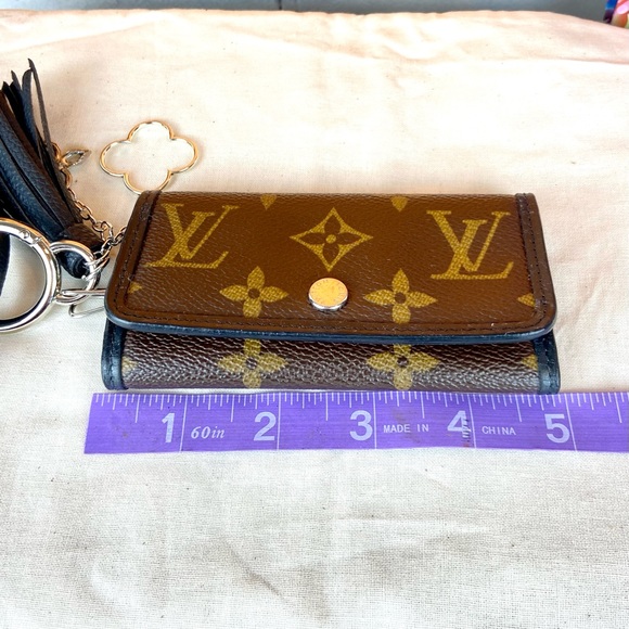 Louis Vuitton Macagascar key case holder with wristlet Keychain bracelet - Picture 13 of 14